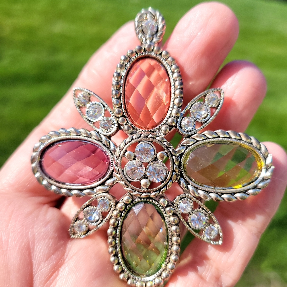 Baroque Style Pendant ~ Rhinestones and Colorful Embellishments ~~ Nice!